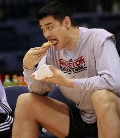 娱乐吃瓜酱明星踢球,明星足球场上的风采瞬间